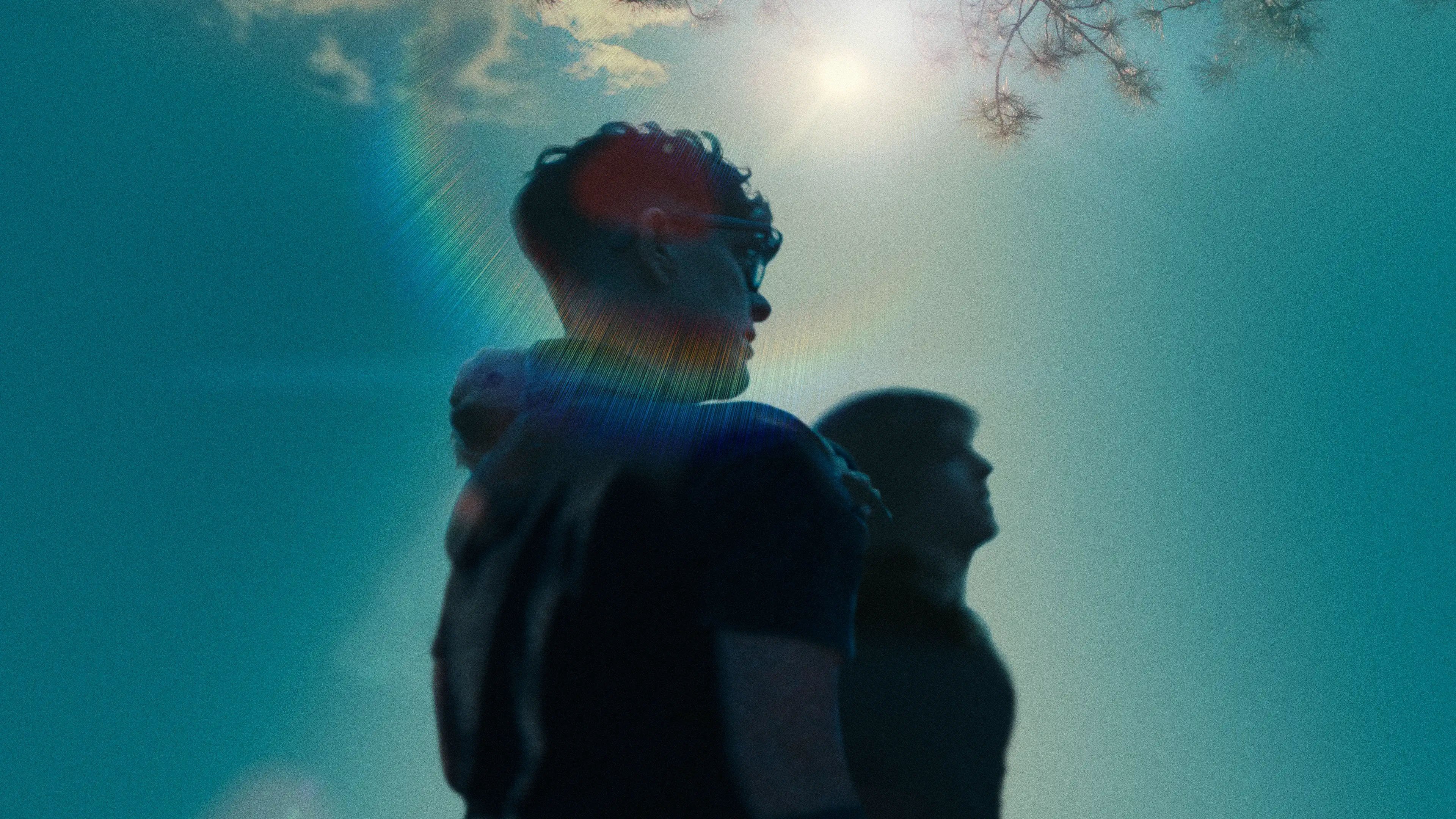 Hãy Nhìn Tôi Dưới Ánh Sáng Đẹp Nhất Hãy Nhìn Tôi Dưới Ánh Sáng Đẹp Nhất